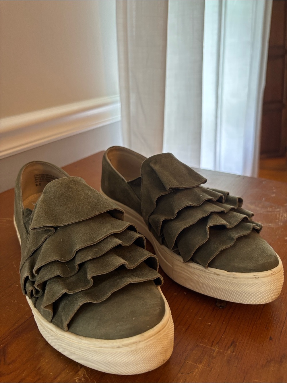 Seychelles Women’s Olive Green Ruffle Slip-On Sneakers, Size 8.5 - Picture 3 of 5